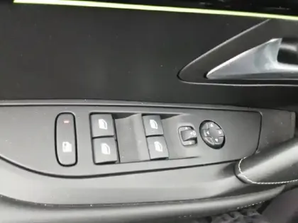 Photo 51 Peugeot 208  PureTech 130 S&S EAT8