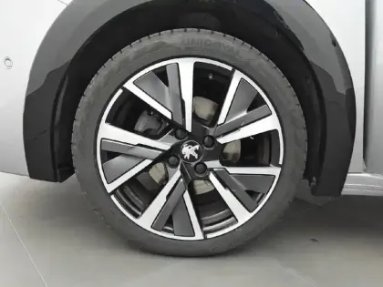 Photo 44 Peugeot 208  PureTech 130 S&S EAT8