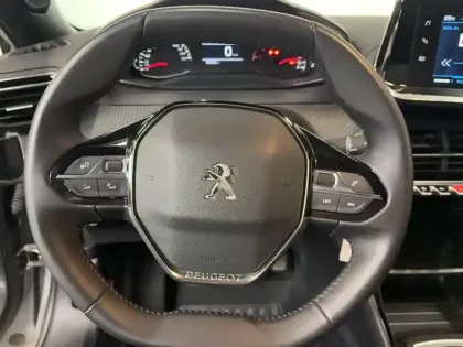 Photo 31 Peugeot 2008  PureTech 100 S&S BVM6