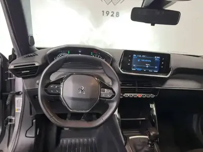 Photo 32 Peugeot 2008  PureTech 100 S&S BVM6