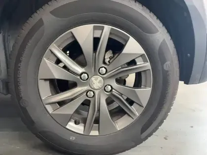 Photo 54 Peugeot 2008  PureTech 100 S&S BVM6