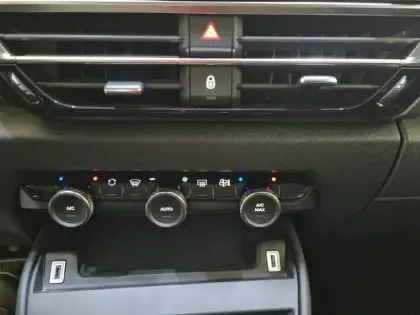 Photo 27 Citroën C4  PureTech 130 S&S EAT8