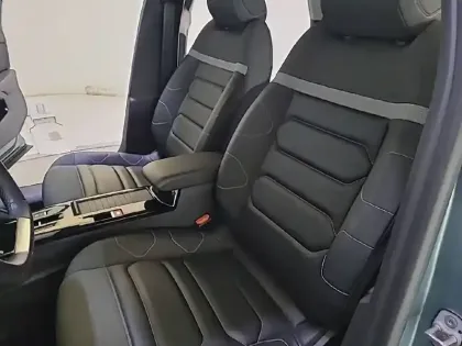 Photo 10 Citroën C4  PureTech 130 S&S EAT8