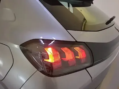 Photo 16 Peugeot 208  BlueHDi 100 S&S BVM6