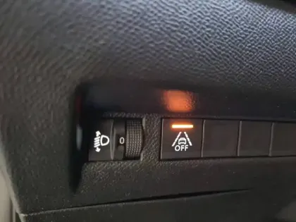 Photo 28 Peugeot 208  BlueHDi 100 S&S BVM6