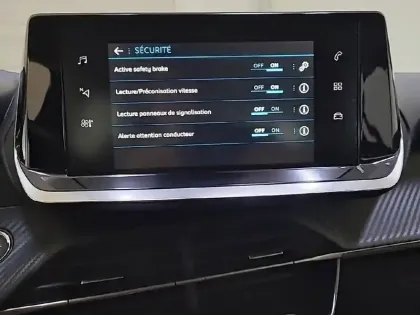 Photo 21 Peugeot 208  BlueHDi 100 S&S BVM6