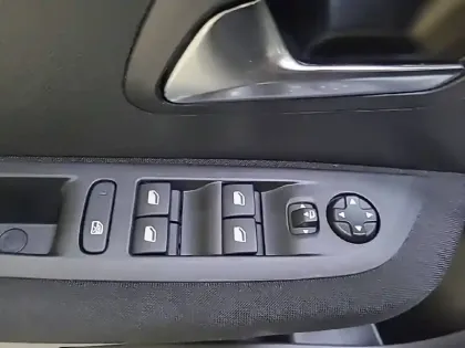 Photo 29 Peugeot 208  BlueHDi 100 S&S BVM6