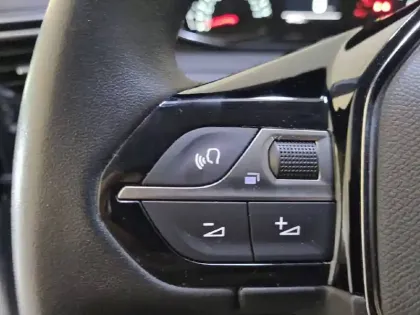 Photo 26 Peugeot 208  BlueHDi 100 S&S BVM6