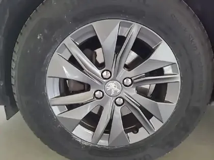 Photo 62 Peugeot 2008  PureTech 100 S&S BVM6