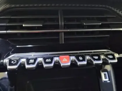 Photo 74 Peugeot 2008  PureTech 100 S&S BVM6