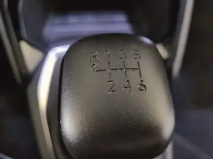 Photo 63 Peugeot 2008  PureTech 100 S&S BVM6