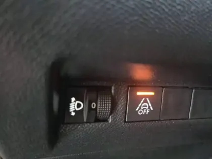 Photo 78 Peugeot 2008  PureTech 100 S&S BVM6