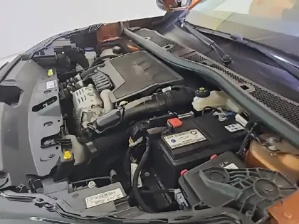 Photo 64 Peugeot 2008  PureTech 100 S&S BVM6