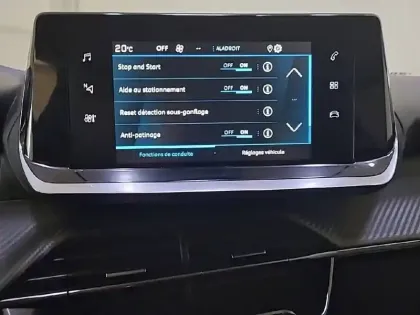 Photo 70 Peugeot 2008  PureTech 100 S&S BVM6