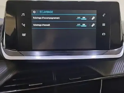 Photo 72 Peugeot 2008  PureTech 100 S&S BVM6