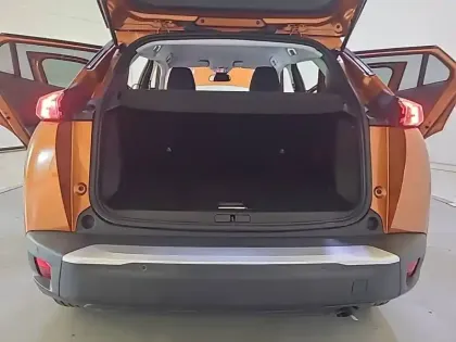 Photo 55 Peugeot 2008  PureTech 100 S&S BVM6