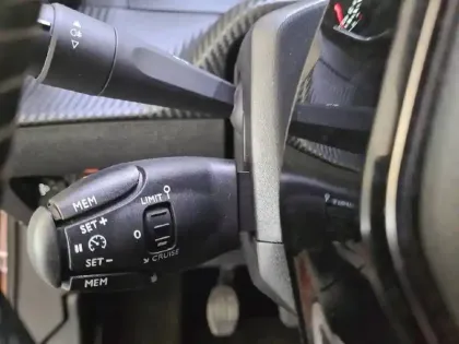 Photo 75 Peugeot 2008  PureTech 100 S&S BVM6