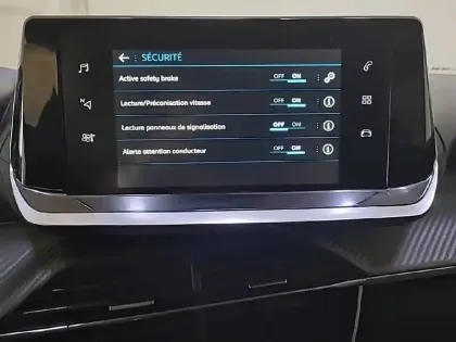 Photo 71 Peugeot 2008  PureTech 100 S&S BVM6