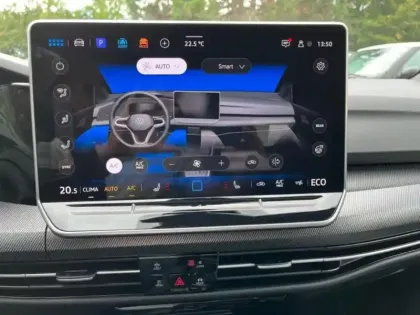 Photo 14 Volkswagen Golf  1.5 eHybrid 272ch GTE DSG6