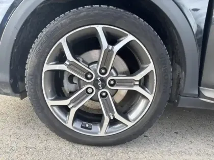 Photo 8 Kia Xceed Gén. I Ph1 Black & White 5