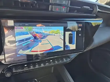 Photo 11 Alfa Romeo Junior  1.2 Ibrida 145ch Speciale e-DCT6