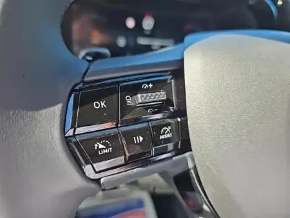 Photo 13 Alfa Romeo Junior  1.2 Ibrida 145ch Speciale e-DCT6