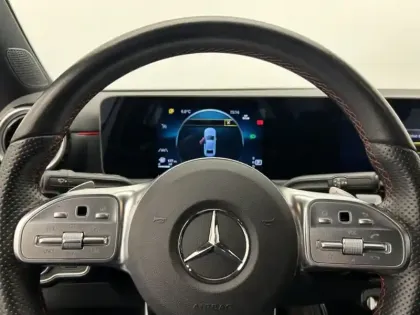 Photo 11 Mercedes Classe A Berline 180 136ch AMG Line 7G-DCT 7cv