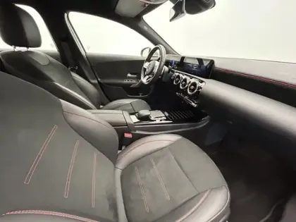 Photo 6 Mercedes Classe A Berline 180 136ch AMG Line 7G-DCT 7cv