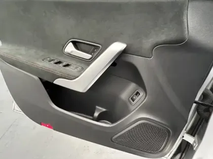 Photo 17 Mercedes Classe A Berline 180 136ch AMG Line 7G-DCT 7cv