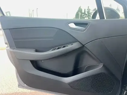 Photo 10 Renault Clio  E-Tech full hybrid 145 ch GSR2