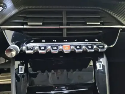 Photo 46 Peugeot 2008  BlueHDi 130 S&S EAT8