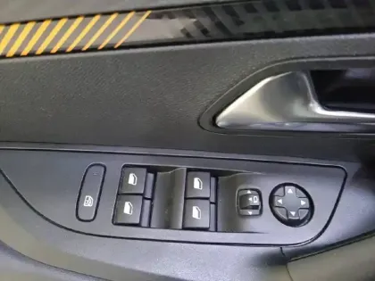 Photo 52 Peugeot 2008  BlueHDi 130 S&S EAT8