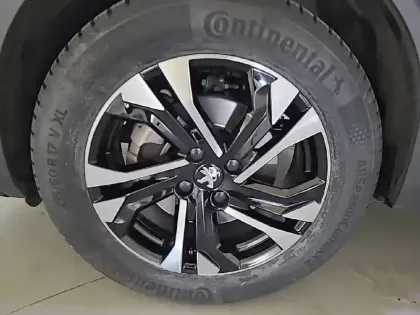 Photo 34 Peugeot 2008  BlueHDi 130 S&S EAT8