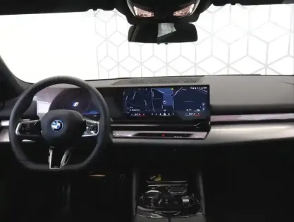 Photo 13 BMW Serie 5 i5 eDrive40 340 ch