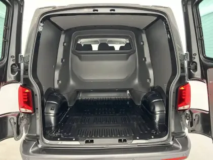 Photo 17 Volkswagen Transporter  6.1 VAN L1H1 2.0 TDI 150 DSG7