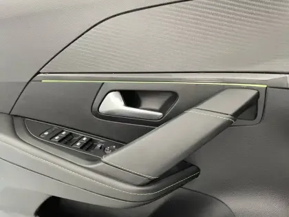 Photo 29 Peugeot 208  PureTech 100 S&S EAT8