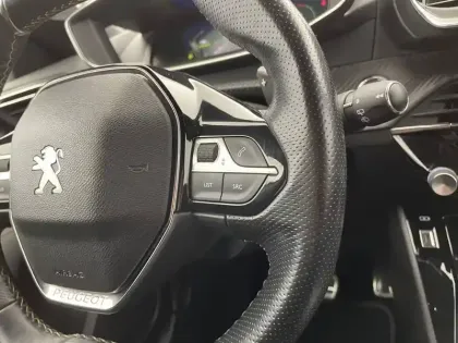 Photo 30 Peugeot 208  PureTech 100 S&S EAT8