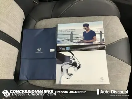 Photo 15 Peugeot 3008  Hybrid 225 e-EAT8 GT