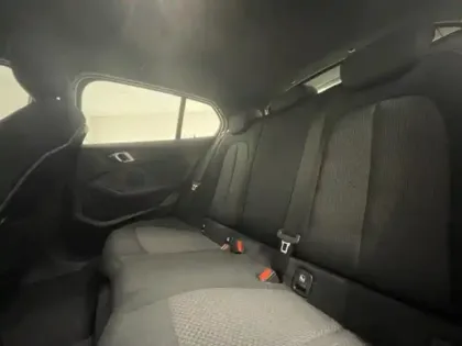 Photo 8 BMW Serie 1 Série 1 118iA 136ch Business Design DKG7