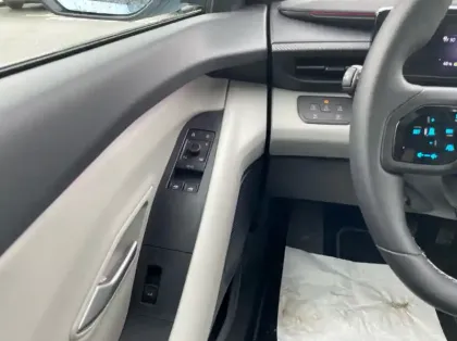 Photo 5 Ford Explorer 340ch 79kWh Extended Range Pack Premium AWD