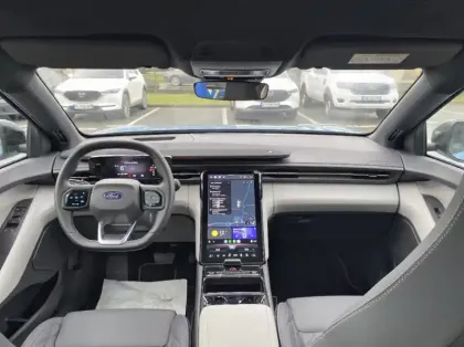 Photo 2 Ford Explorer 340ch 79kWh Extended Range Pack Premium AWD