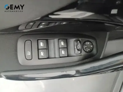 Photo 11 Peugeot 2008  BlueHDi 100ch S&S BVM5