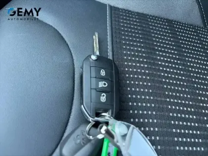 Photo 15 Peugeot 2008  PureTech 110ch S&S EAT6