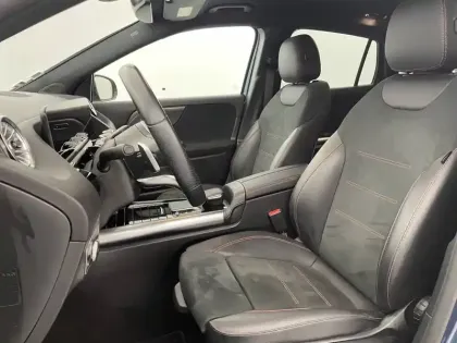 Photo 32 Mercedes GLA  200 d 8G-DCT