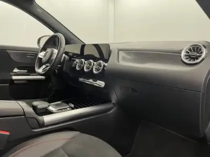 Photo 49 Mercedes GLA  200 d 8G-DCT