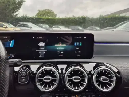 Photo 21 Mercedes Classe A  35 Mercedes-AMG 7G-DCT Speedshift AMG 4Matic