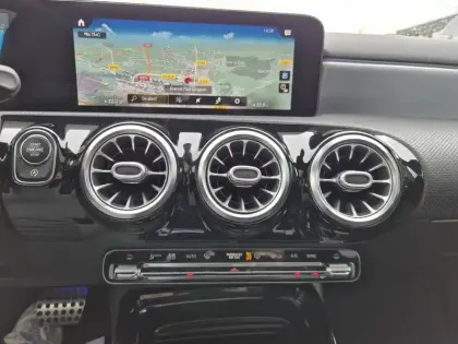 Photo 18 Mercedes Classe A  35 Mercedes-AMG 7G-DCT Speedshift AMG 4Matic