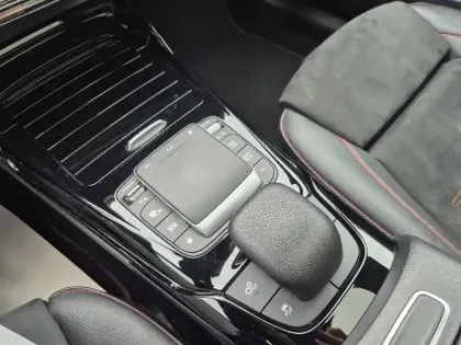 Photo 19 Mercedes Classe A  35 Mercedes-AMG 7G-DCT Speedshift AMG 4Matic