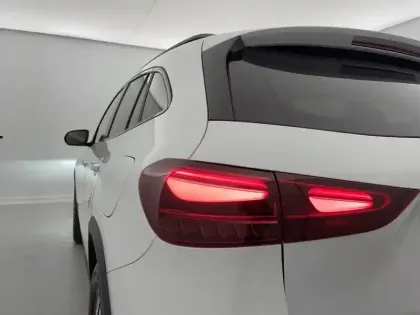 Photo 44 Mercedes GLA  200 d 8G-DCT