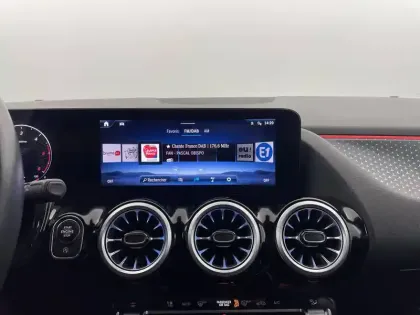 Photo 37 Mercedes GLA  200 d 8G-DCT